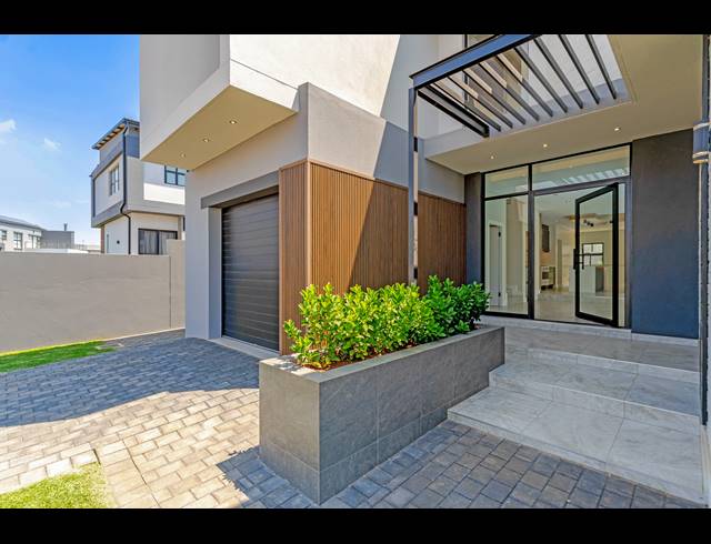 4 BEDROOM FREEHOLD FOR SALE IN OLIFANTSFONTEIN